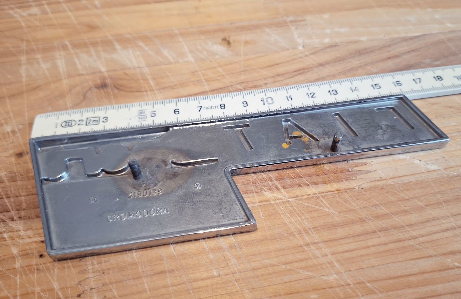 Fiat Tutti pezzi di ricambio auto: Fiat 850 Sport Emblem – Usato da Triesen venduto da BLACKSHEEP75 3