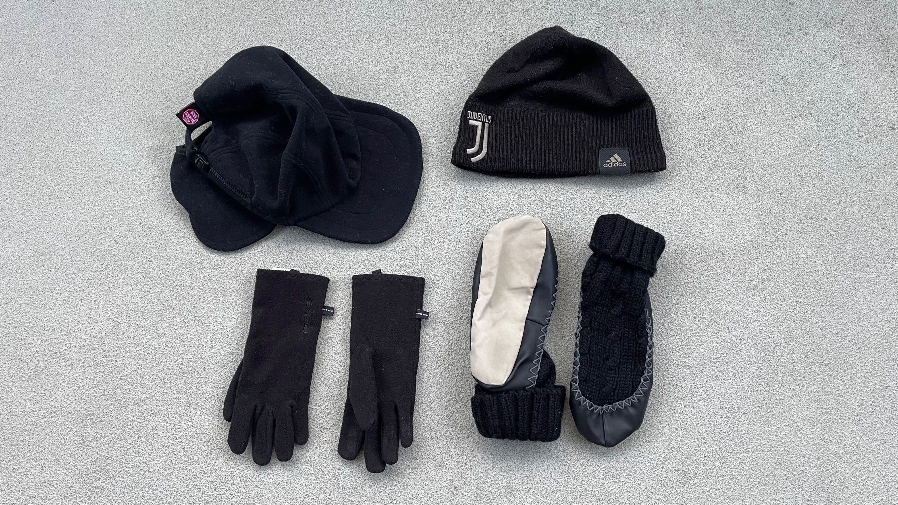 Adidas Lotti & Set di vestiti: Set Kindermützen ESKA, ADIDAS etc. – Nuovo (secondo la descrizione) da Rüfenacht BE venduto da lavok 7