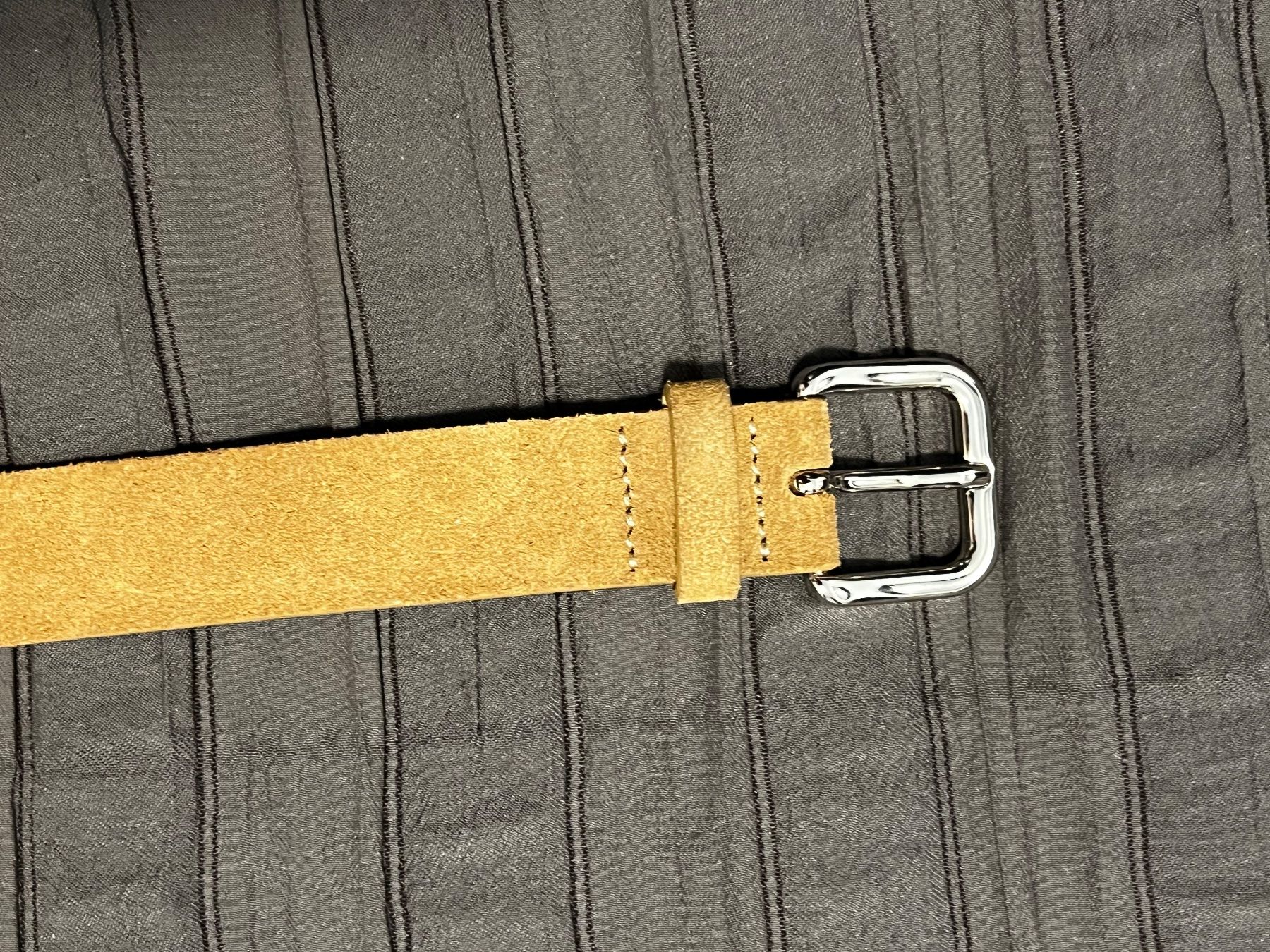Massimo Dutti Ceintures: Massimo Dutti beige suede belt – D'occasion à Adliswil par nat_7q7l 2
