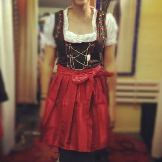 Robes: Dirndl Gr. 38 braun/rot mit Bluse – D'occasion à Berneck par Hansi_Muenz 1