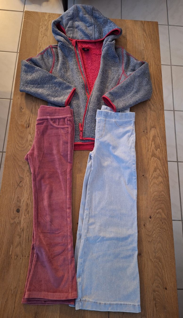 Kleiderpakete & -sets: Jacke mit Hosen, Mädchen Grösse 116 – Gebraucht aus Kreuzlingen von nissie88