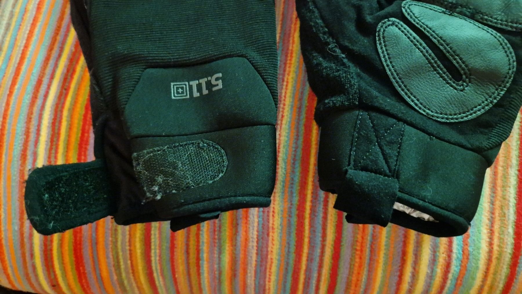 Altri accessori da uomo: Schwarze leichte Biker-Handschuhe. – Usato da Oberengstringen venduto da Asteroid56 4