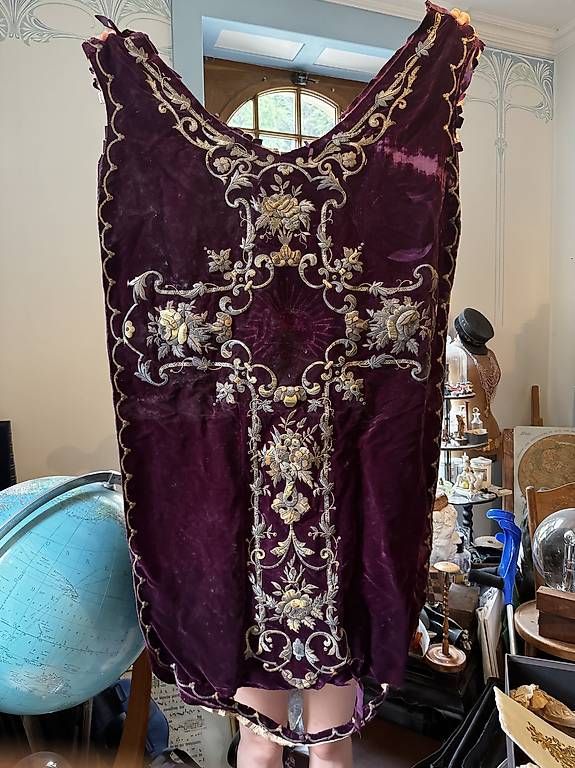 Tops: Chasuble liturgique en velours – D'occasion à Moudon par tem_5tdw