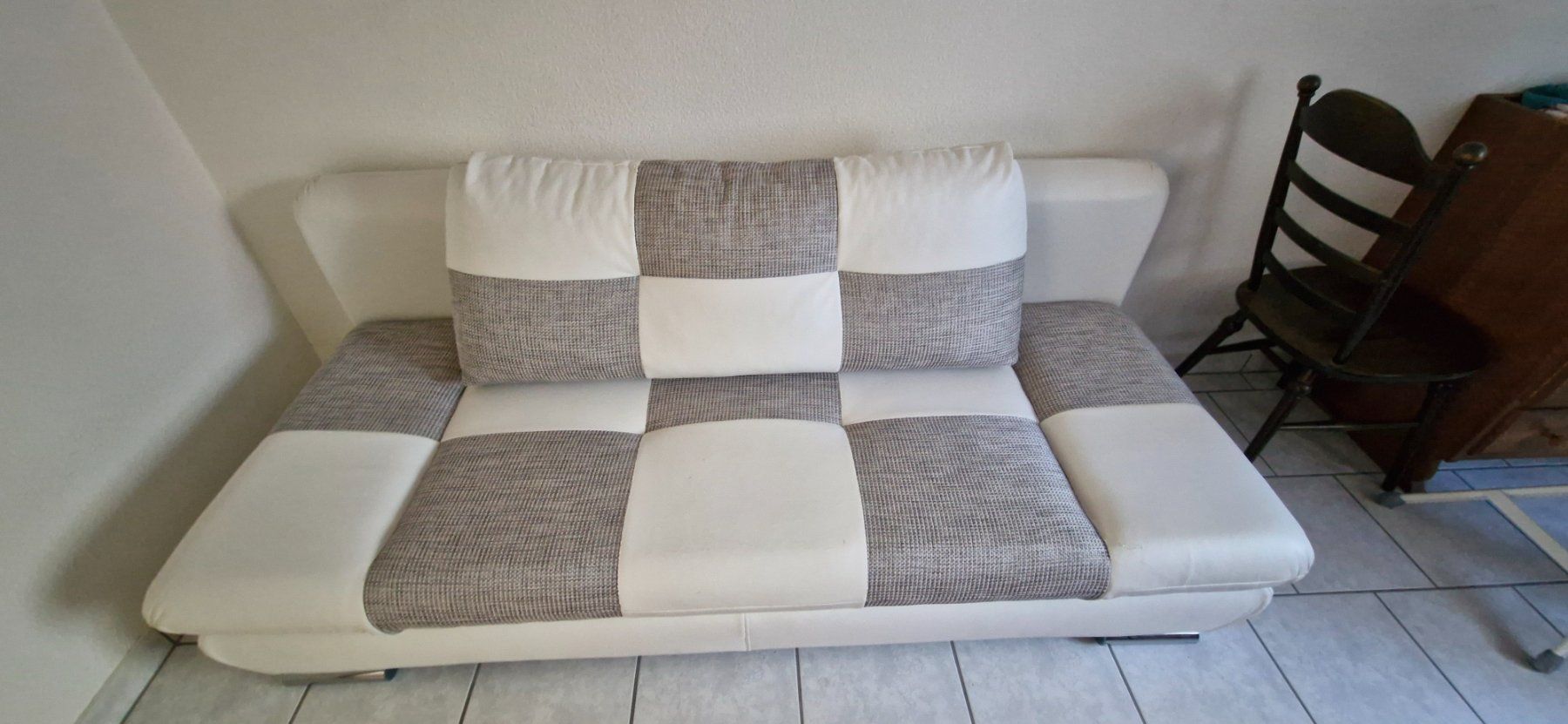 Sofas: Schlafsofa weiss grau kariert – Gebraucht aus Ottenbach von roadrunner0381