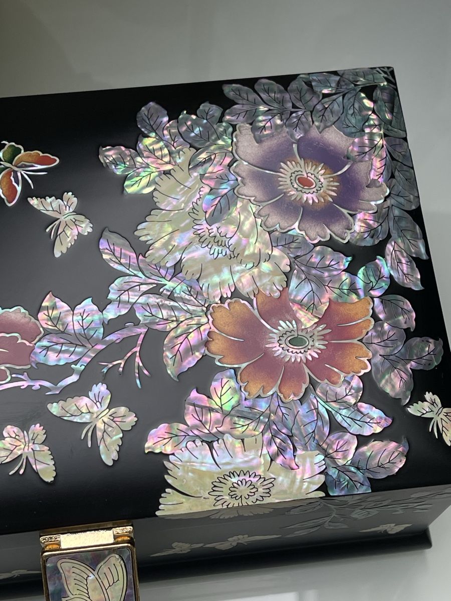 Cassapanche: EXKLUSIVE HANDGEFERTIGTE LACK-SCHATULLE MIT PERLMUTT-INLAY – Nuovo (secondo la descrizione) da Winkel venduto da Glamour-Style 6