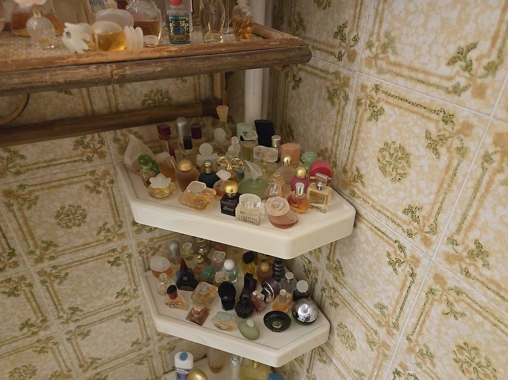 Profumi & Eau de Toilette: Parfüm Sammlung  – Usato da Biel/Bienne venduto da Rouf7 2