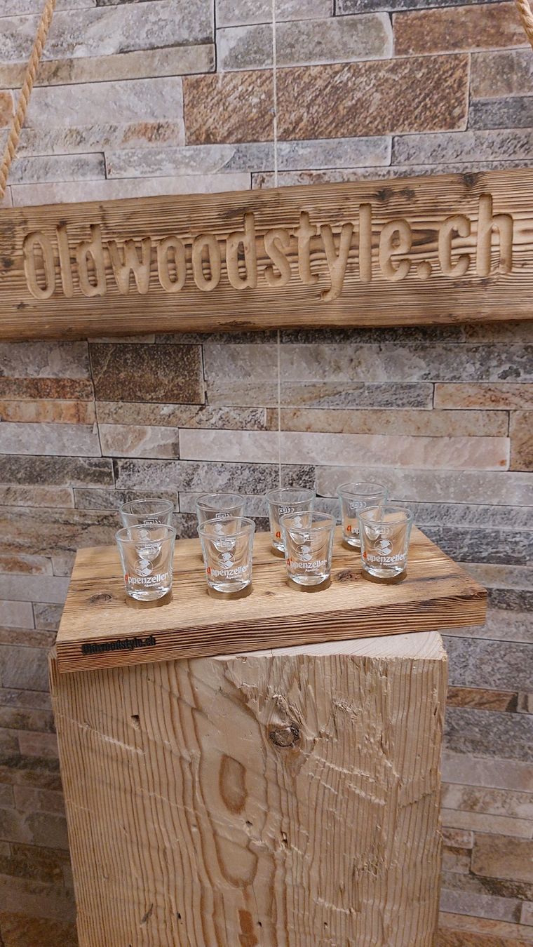 Bicchieri: Schnapsbrett aus Altholzbrett inkl. Schnapsgläser – Nuovo e nell'imballaggio originale da Egnach venduto da Oldwoodstyle 1