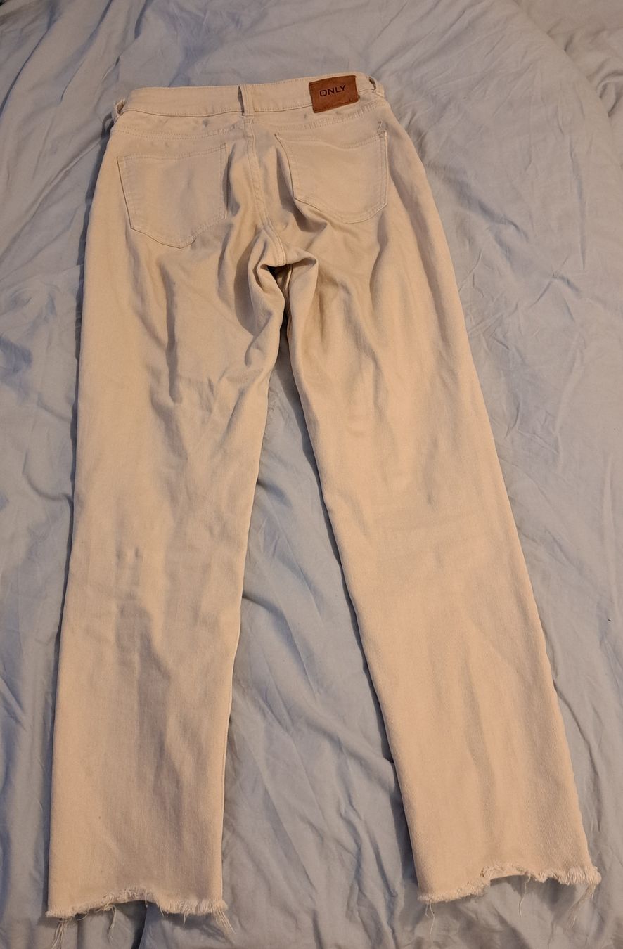 Only Jeans: Weisse Only Jeans Gr. 25 – Gebraucht aus Zürich von van_5dqh 1