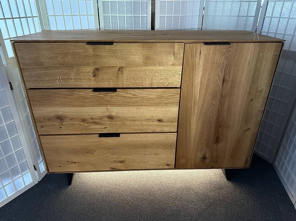 Cassettiere: Sideboard Kommode LUGANO Wildeiche massiv 138 x 99 cm – Nuovo (secondo la descrizione) da Unterentfelden venduto da moebelrufli 2