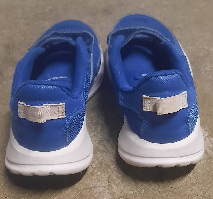 Adidas Schuhe für Jungen: Scarpe Adidas n. 32 – Gebraucht aus Tesserete von bab_7ztk 1