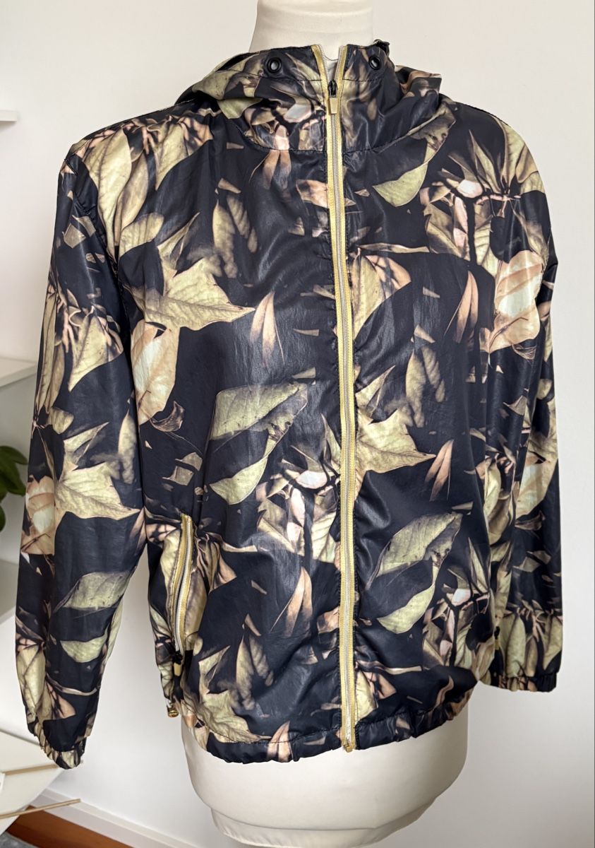 Pull&Bear Giacche: PULL BEAR Damen Übergangsjacke Windbreaker Blättermuster M – Usato da Rheinfelden venduto da nad_6hrl