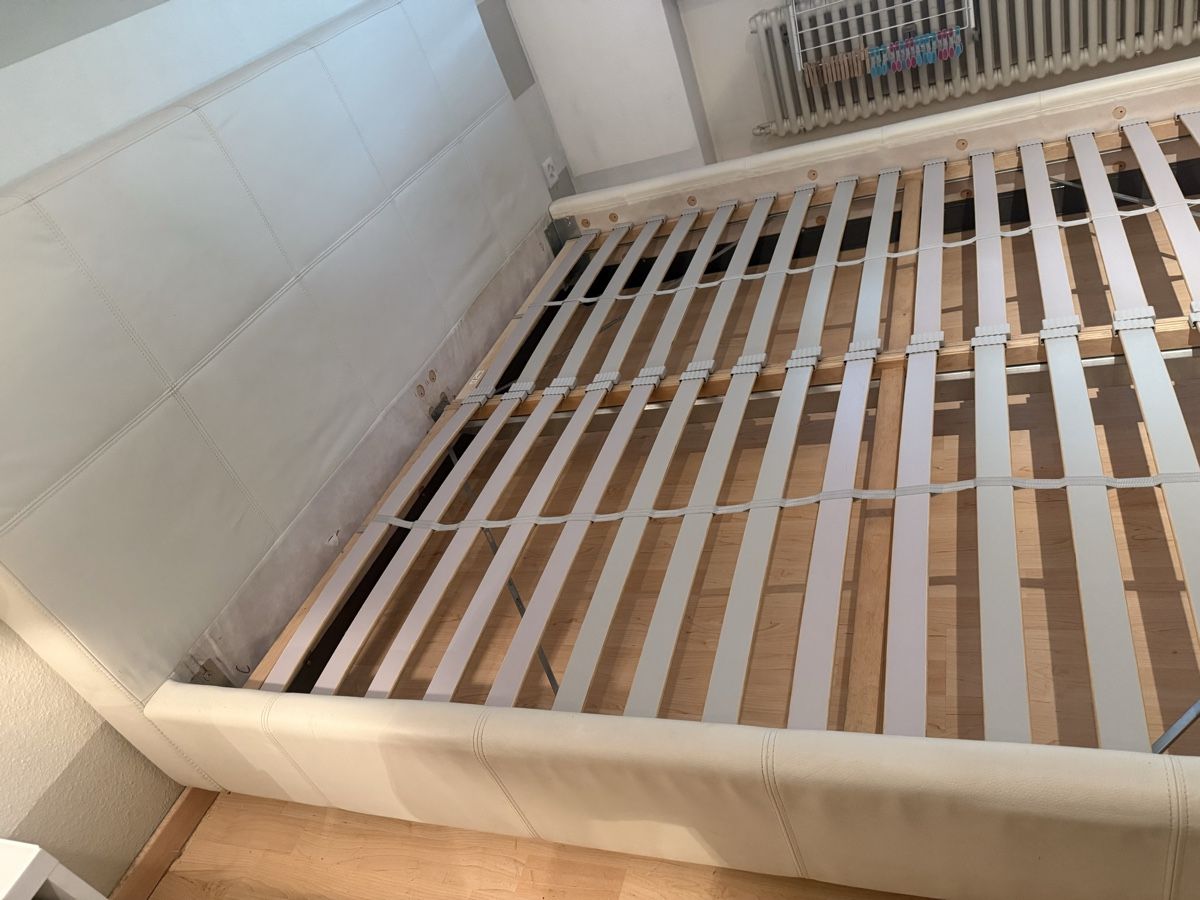 Letti: Cremefarbenes Bettgestell aus Kunstleder Ikea – Usato da Dübendorf venduto da nayibetha 2