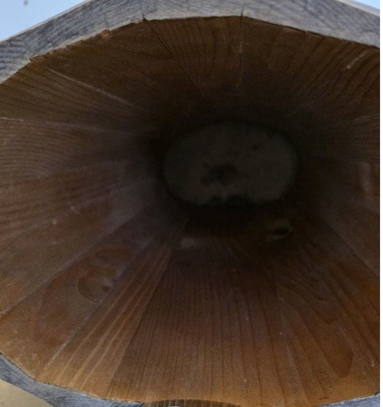 Sonstige Büroeinrichtungen: Rustikaler Regenschirmständer aus Holz mit Bauernmalerei – Gebraucht aus Flums von Flumsantik 5