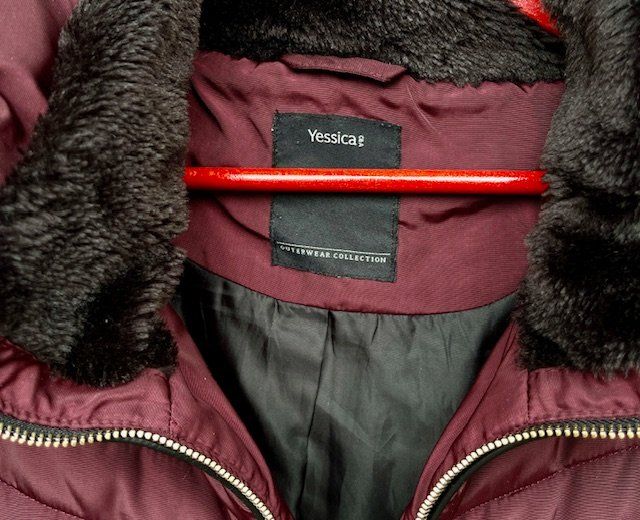 C&A Giacche: Bordeaux-rote kurze Winterjacke – Usato da Ottikon venduto da lo99 2