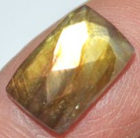 Cabochon L-6001 – Labradorit facettiert 15,5x10mm 8,35 Karat