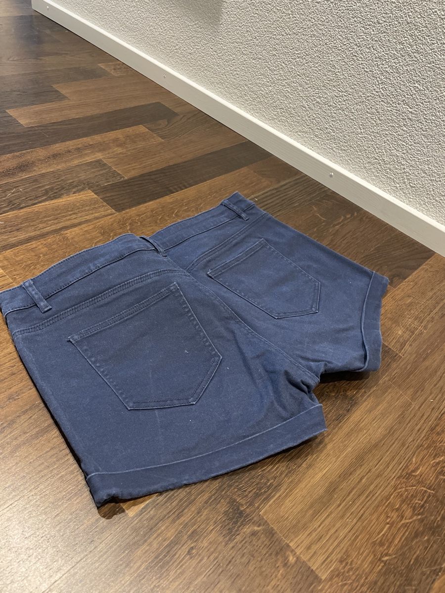 H&M Hosen: Dunkelblaue Shorts von H&M – Gebraucht aus Schmitten FR von Monei19 1