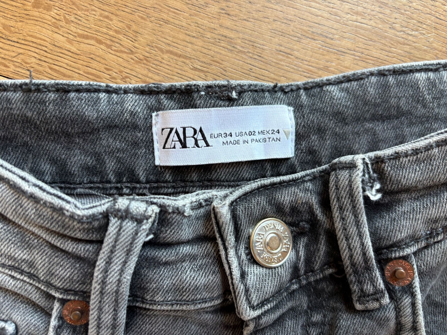 Zara Jeans: Zara graue flared Jeans in Grösse 34 – Usato da Zürich venduto da ric_r96d 5