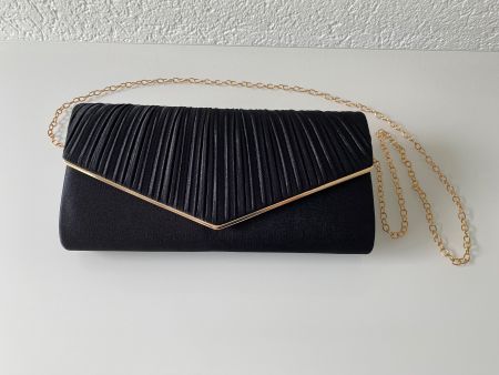 Elegante schwarze Handtasche  mit Goldkette - Fest bereit!