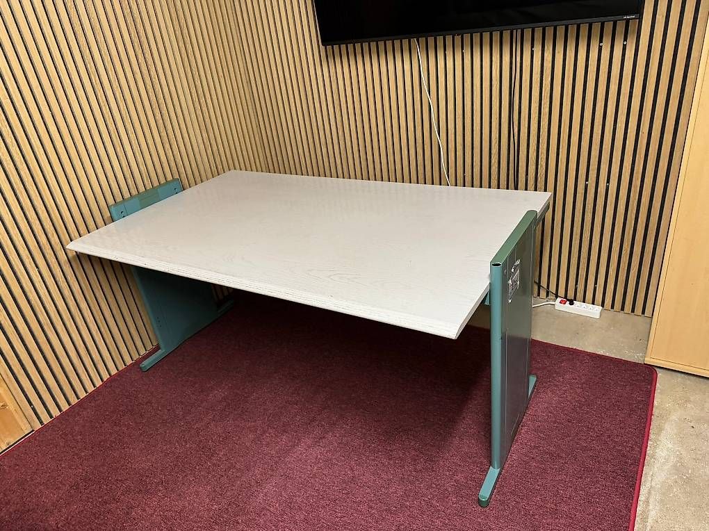 Scrivanie: Lista Bürotisch – Usato da Oberburg venduto da Marbei