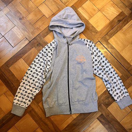 Kapuzenjacke mit Totenkopf Muster
