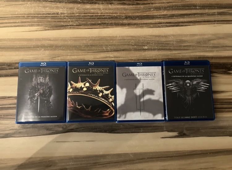 Tutti i DVDs: Game of Thrones Blu-ray Saisons 1-4 - – Nuovo (secondo la descrizione) da Tavannes venduto da kev_77jk