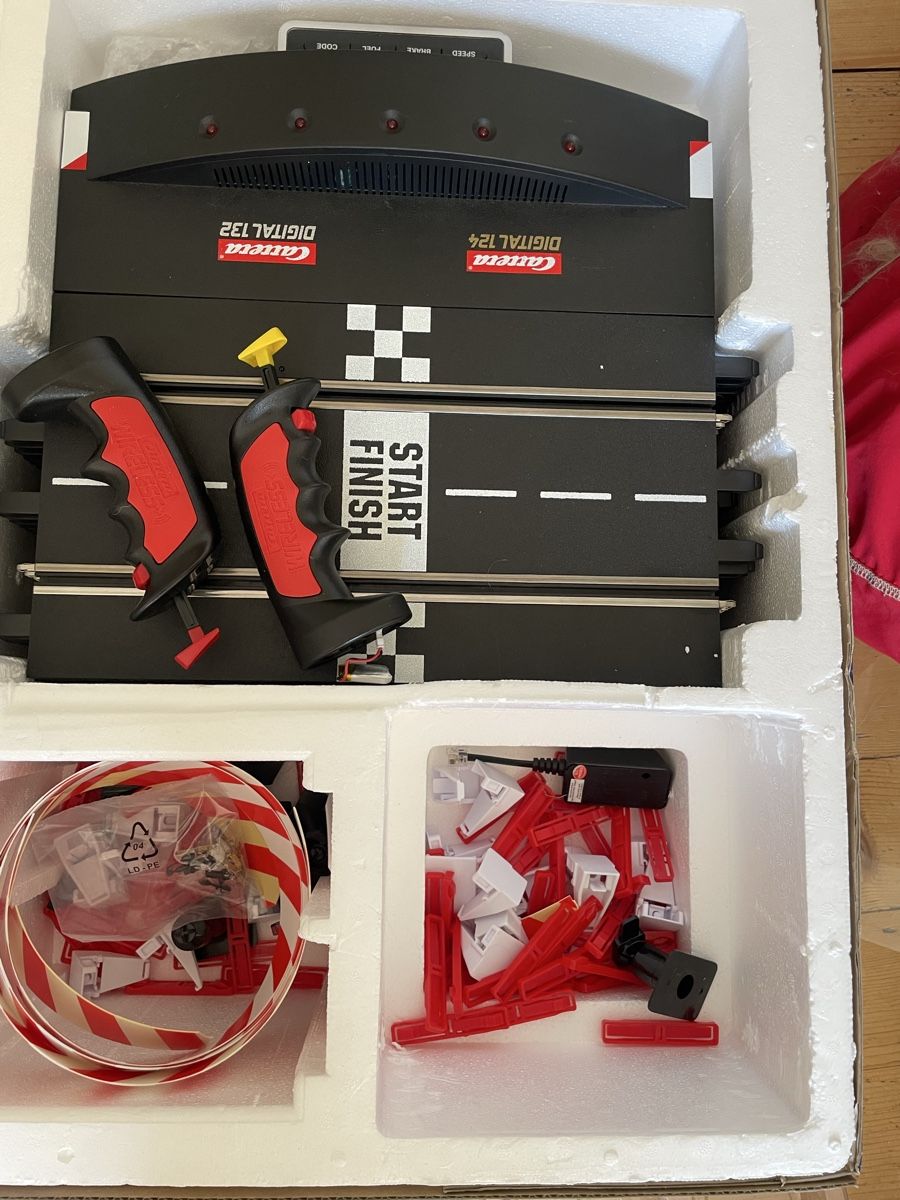 Carrera Rennbahnen: Je vends circuit carrera  – Gebraucht aus Les Brenets von serialdrink 5