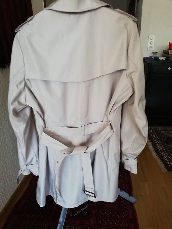 Cappotti: Damen Trenchcoat Hell-Beige – Usato da Ostermundigen venduto da makra48 1