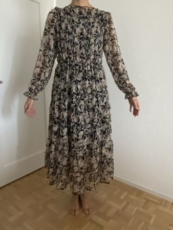Cream Kleid Blumenmuster Grösse 40 Kofferkleid innen Viskose