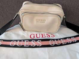 Guess Handtasche creme mit Staubbeutel & Logo-Gurt 🍦✨