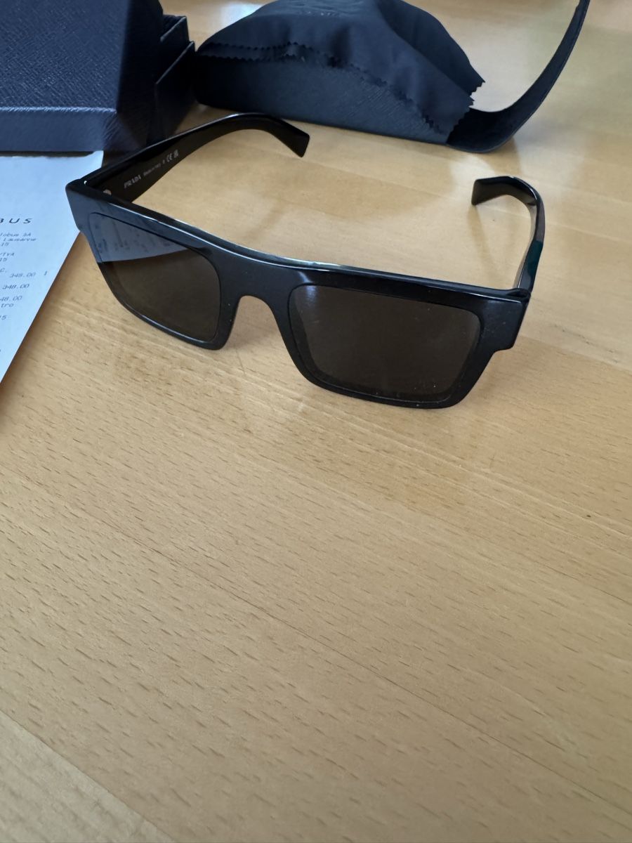 Prada Brillen & Gläser: Lunettes de soleil Prada authentiques – Gebraucht aus Bussigny von tim_n26v 1