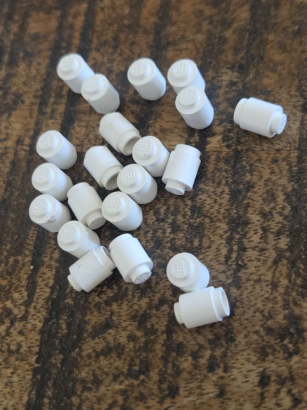 Lego Kit di costruzioni: lego 3062a lot de 20 pièces White Brick, Round 1 x 1 - Solid – Usato da Confignon venduto da Ecrofigs 1