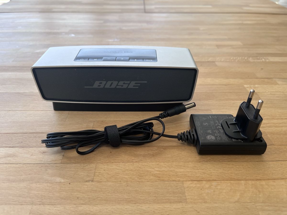 Bose Lautsprecher: Bose Lautsprecher mit Ladestation – Gebraucht aus Adlikon von Tonda01