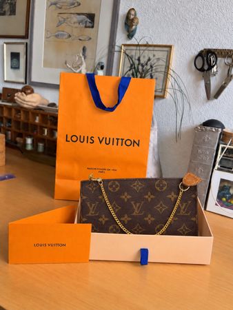 Louis Vuitton toiletry pouch gm🌹🌹