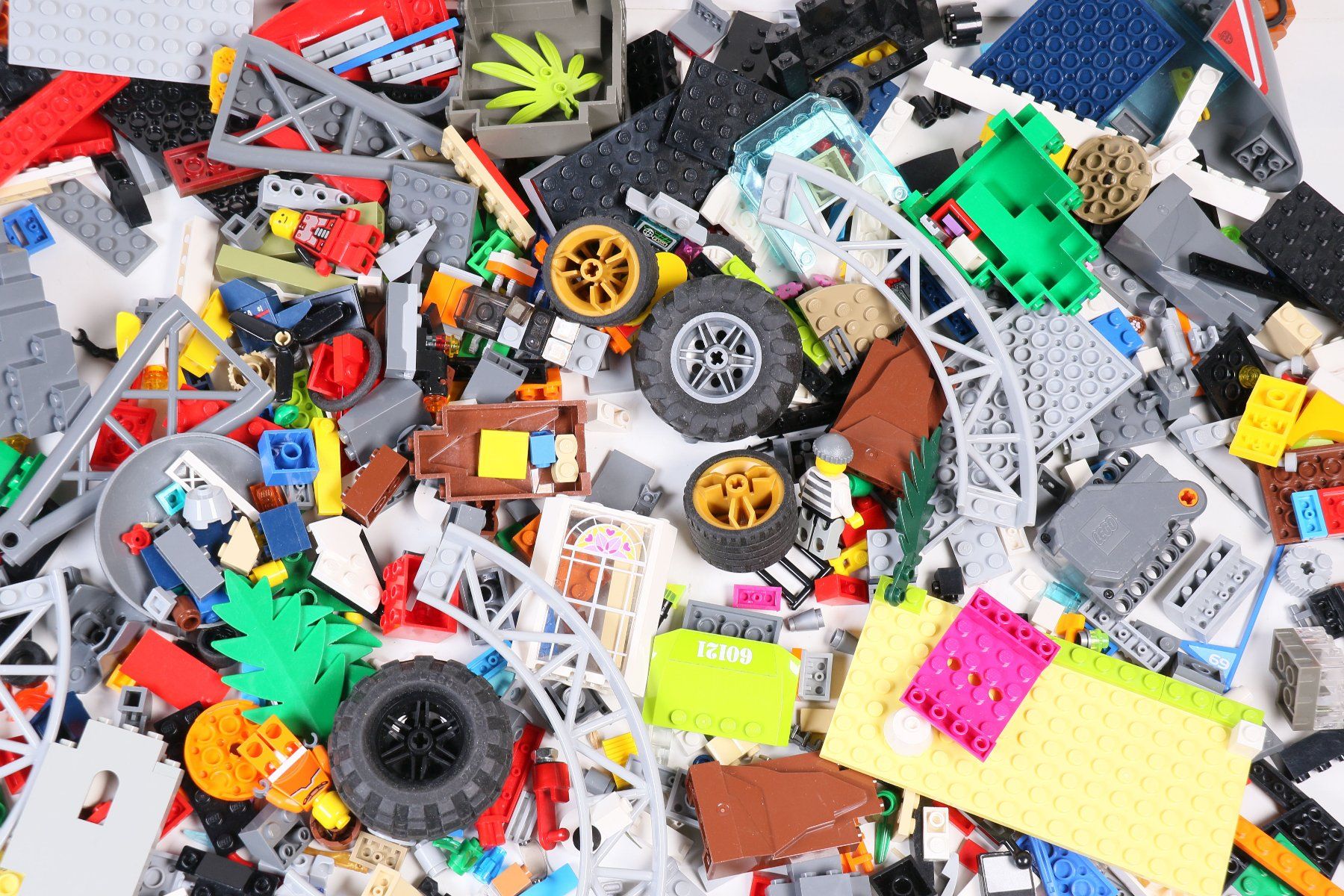 Lego Kit di costruzioni: 1.5 kg. Legoteile mit Minifiguren – Usato da Hettlingen venduto da Scholi99 2