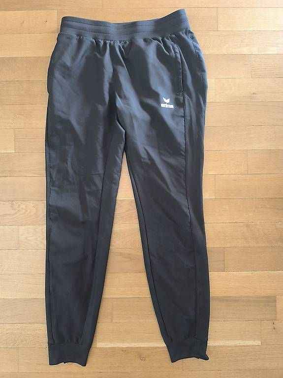 Erima Pantaloni: Erima Trainerhose 36L – Usato da Geuensee venduto da ali_g5sc
