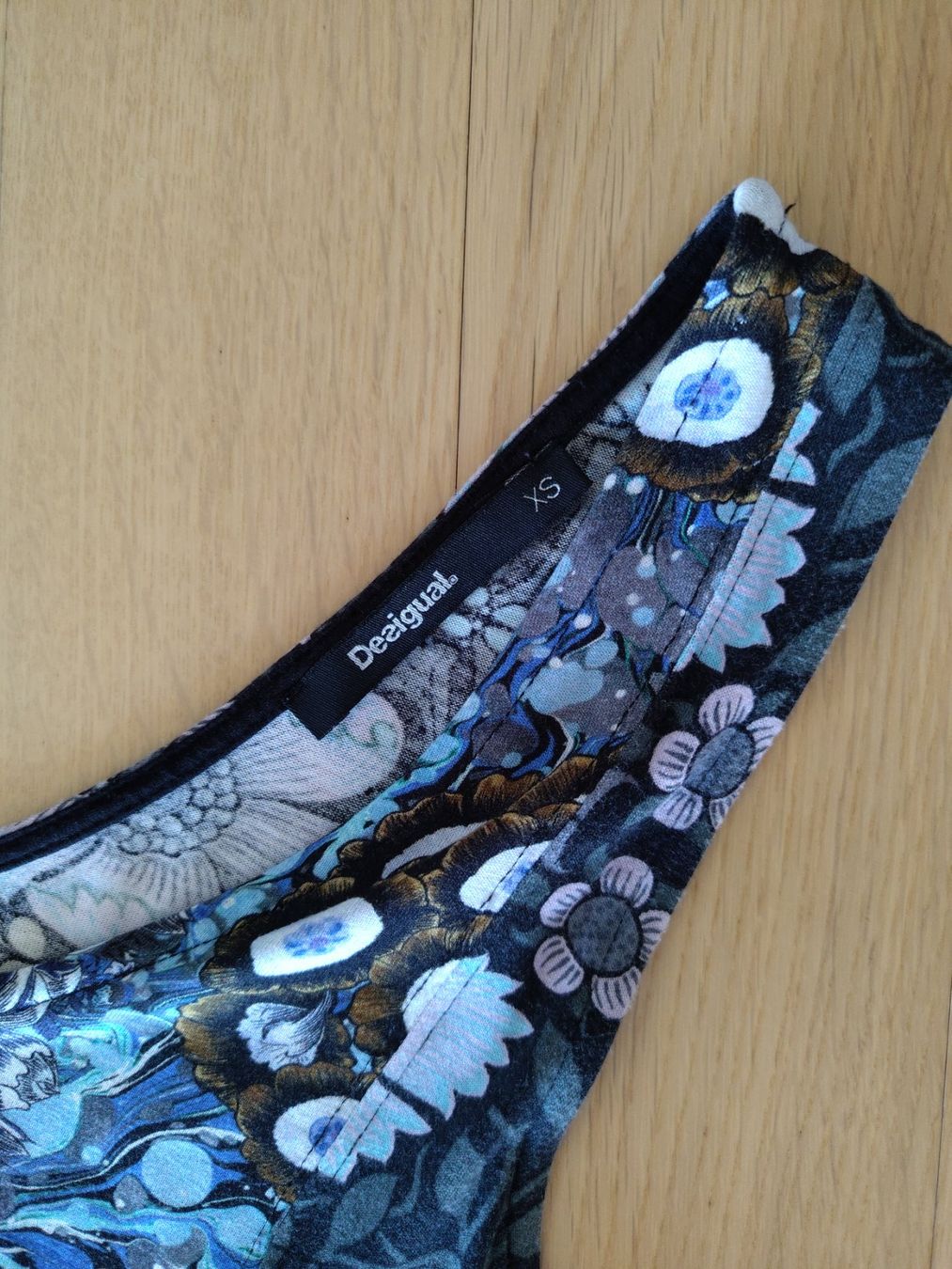 Desigual Tuniche: Desigual Tunika Blau Bunt Taille XS – Usato da Buchrain venduto da QueenyHE51 2