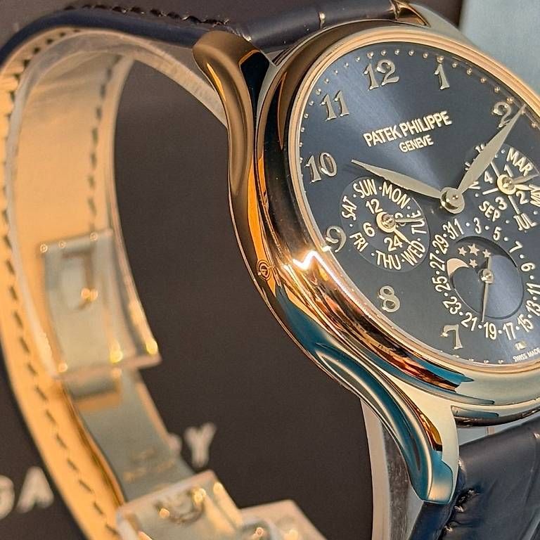 Orologi: Patek Philippe Perpetual Calendar 5327G – Usato da Genève venduto da minty.watches 5