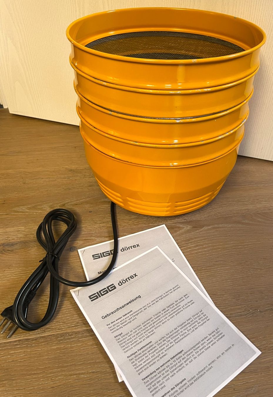 Sigg Küchengeräte: SIGG Dörrex Typ 1780 Orange Dörrgerät 4 Gitter + Manual – Gebraucht aus Rothrist von Brandystar 1