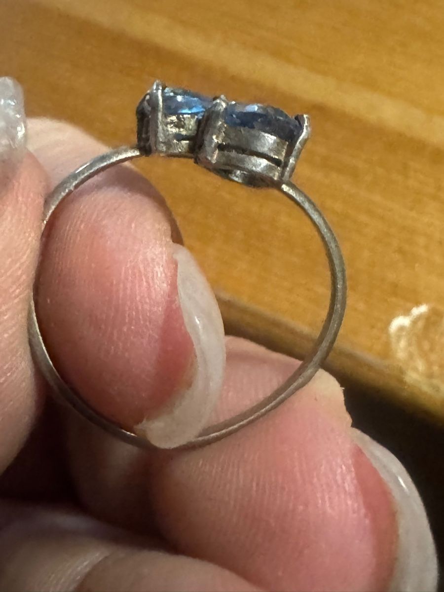 Anelli: Schöner Silber Ring mit 2 Herz vorm hellblauen Steinen – Usato da Basel venduto da Ajscha7o1