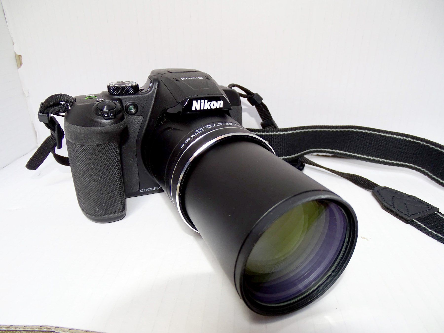 Nikon Kamera: Nikon Coolpix B700 - Zoom 60x - Kit Edition – Gebraucht aus St-Légier-Chiésaz von Zanzaman
