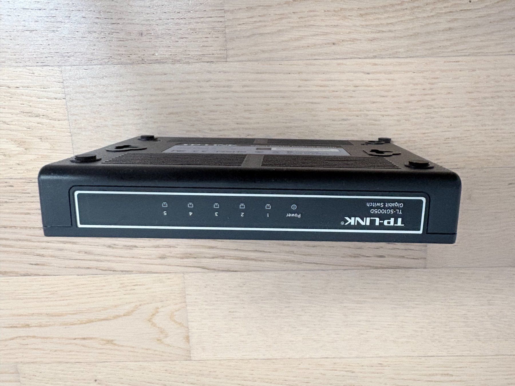 TP-Link Hubs & Switches: TP-Link TL-SG1005D 5-Port Gigabit Desktop Switch – Gebraucht aus Lachen SZ von ah2006