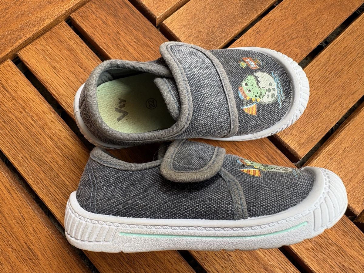 Chaussures garçon: Hausschuhe Vty Gr. 21-22 – D'occasion à Oberhofen am Thunersee par ver_n9w9 4