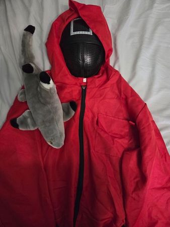 Lots de un Déguisement Squid Game - Masque, et une peluche