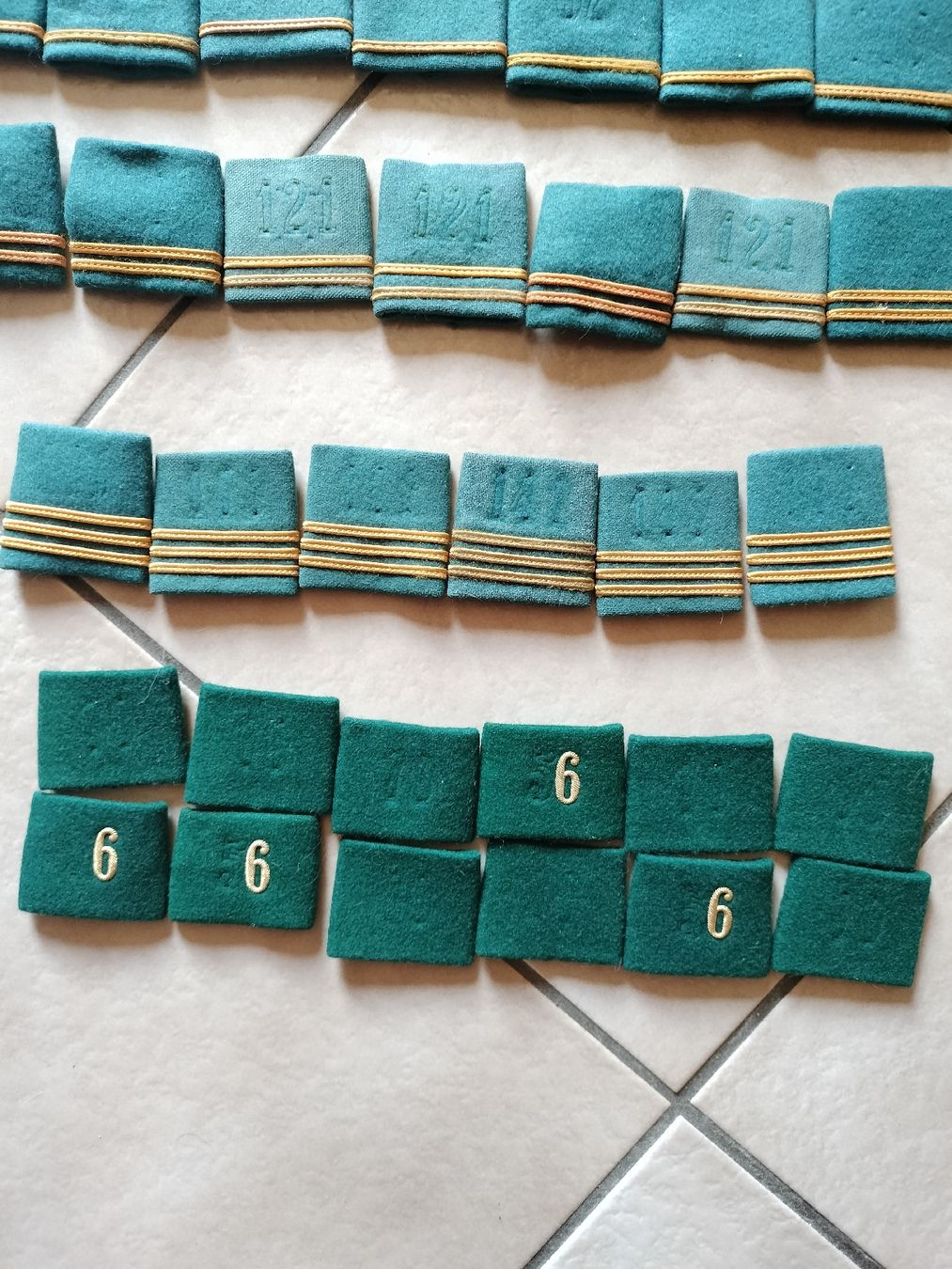 Schweizer Armee Uniformi: Schweizer Armee Militär Uniform Schulterpatten – Usato da Schwanden Sigrisw venduto da len_9yqg 2