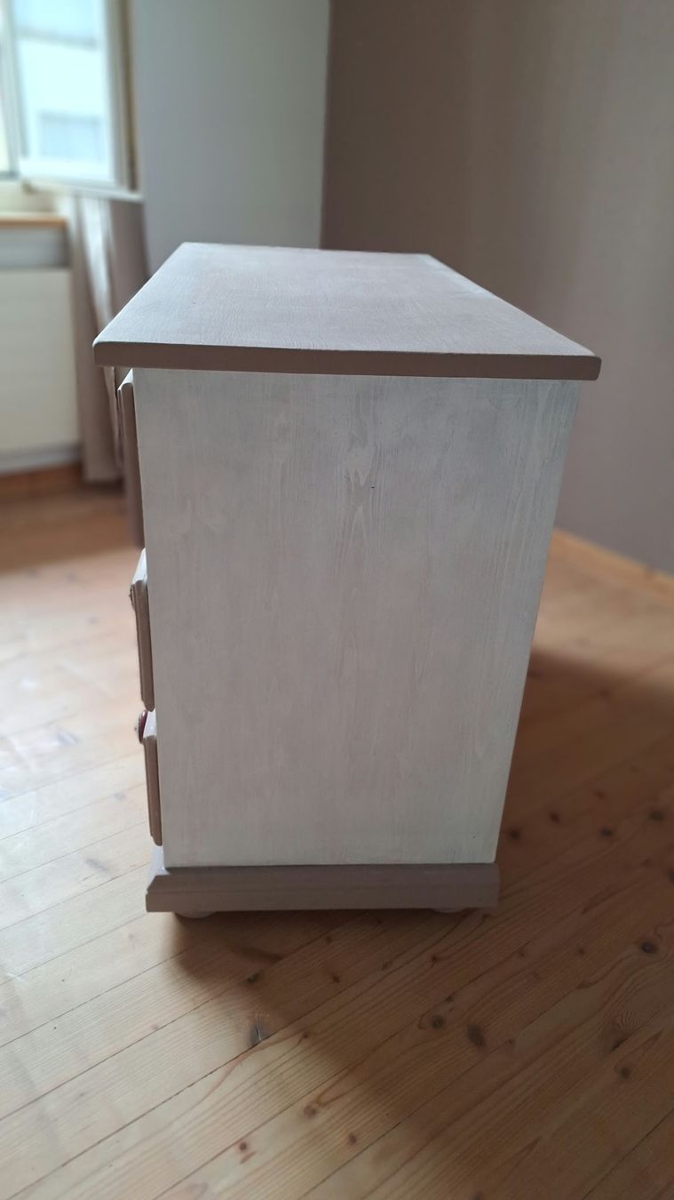 Cassettiere: Kommode aus Holz mit vier Schubladen – Usato da Uster venduto da Dui1987 1