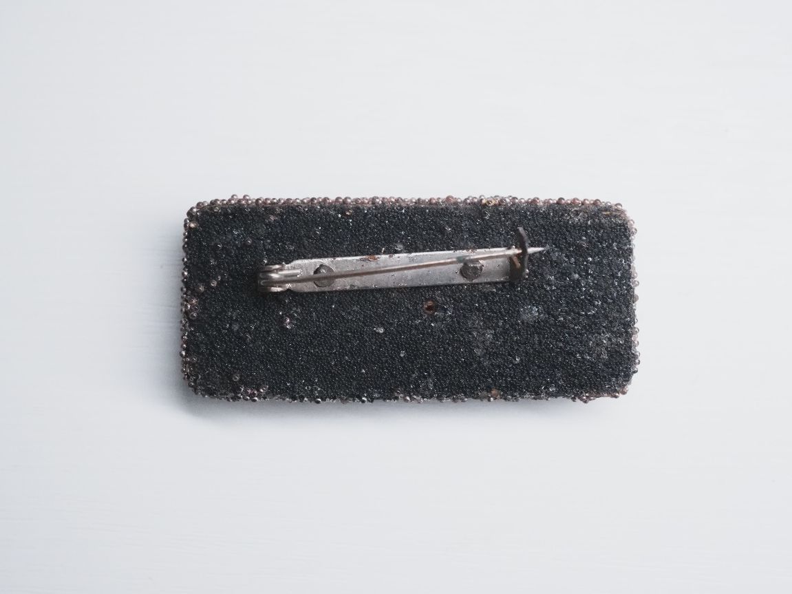 Spille & Fermagli: Antike Brosche Glasperlen Beadwork rot grün Blumen ca. 5 cm – Usato da Volketswil venduto da HeredisAntiques 2