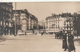 Zürich Bellevue-Platz mit Tram