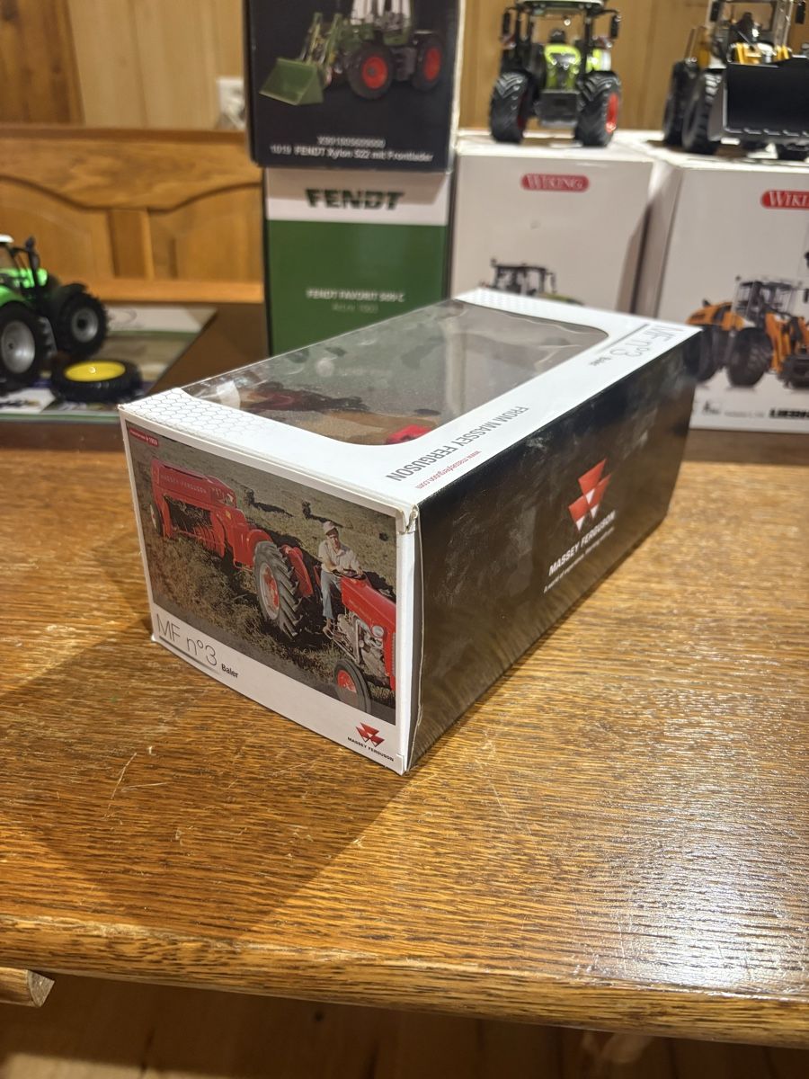 Massey Ferguson Trattori: Presse Massey-Ferguson 1:32 – Nuovo (secondo la descrizione) da Maracon venduto da tro_chq5 1