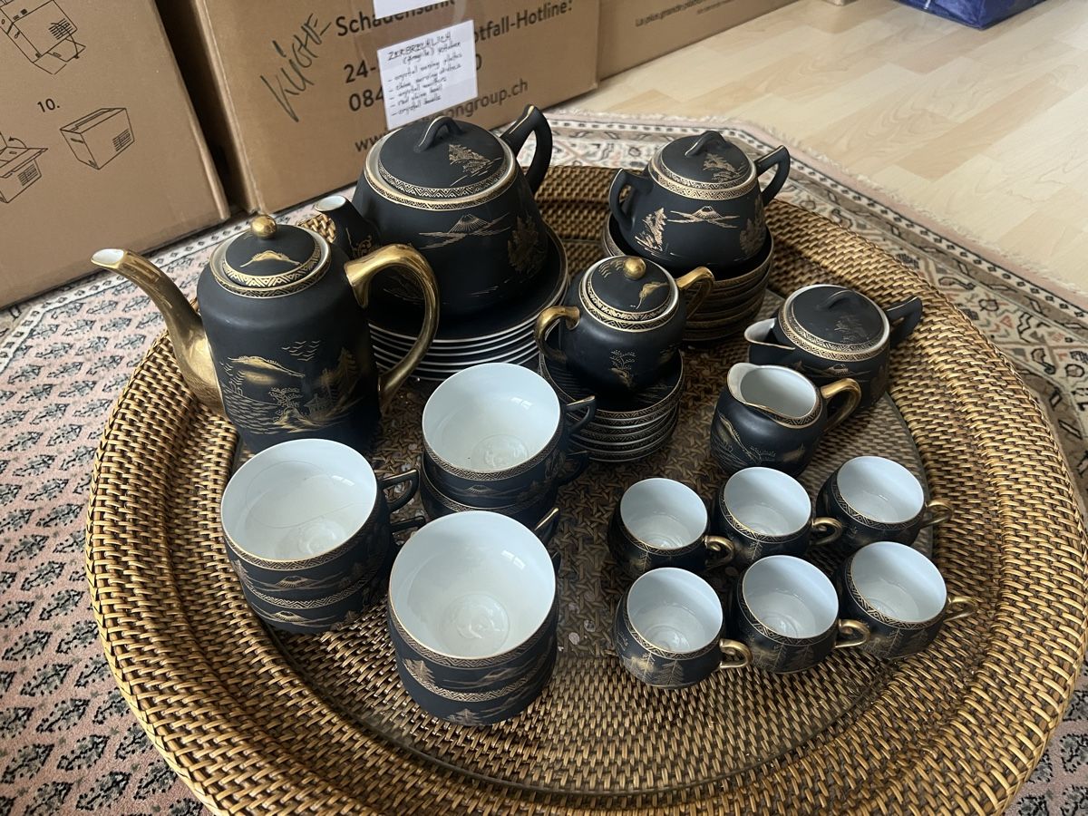 Geschirrsets: Kaffeeservice schwarz mit Handmalerei 22K Gold Eggshell – Neu (gemäss Beschreibung) aus Perlen von Chregle1