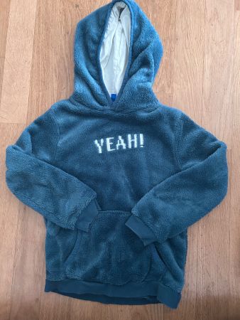 Dicker Pullover 122, neuwertig